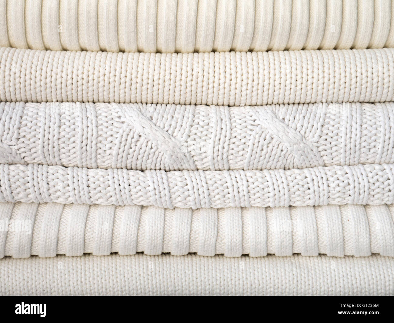 Weißer Winter warme Kleidung mit unterschiedlichen Texturen Stockfoto
