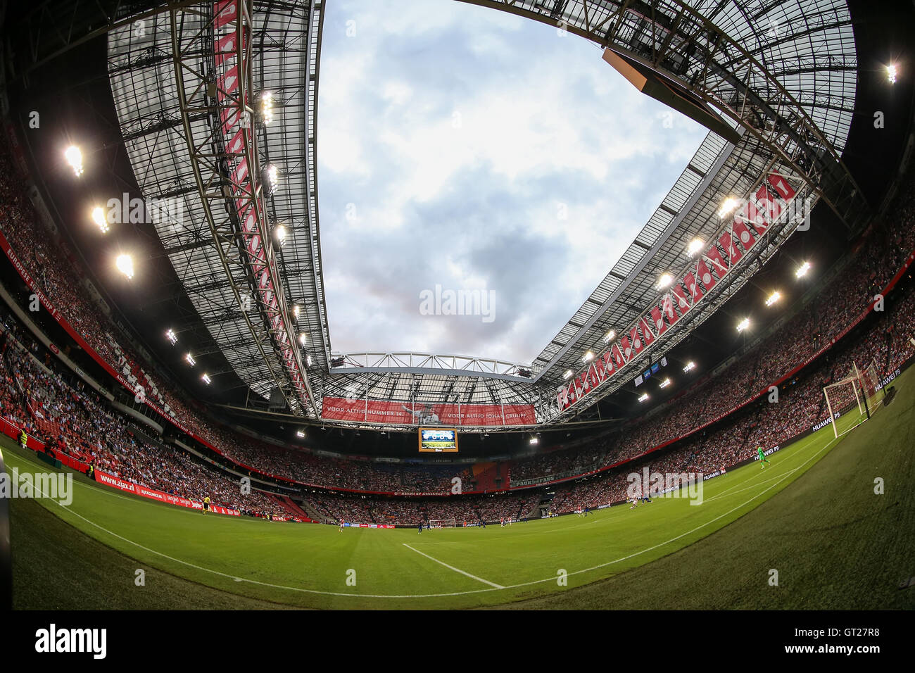 Amsterdam, Niederlande - 26. Juli 2016: innere besichtigen das volle Amsterdam Arena Stadion während der UEFA Champions League dritte Stockfoto