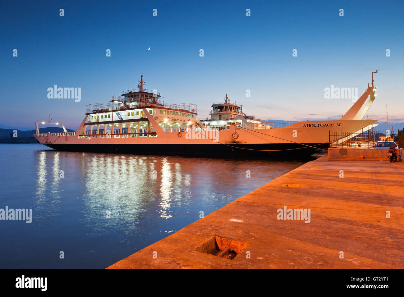 Fährhafen für die Verbindung zu Salamis Insel im Hafen von Perama. Stockfoto
