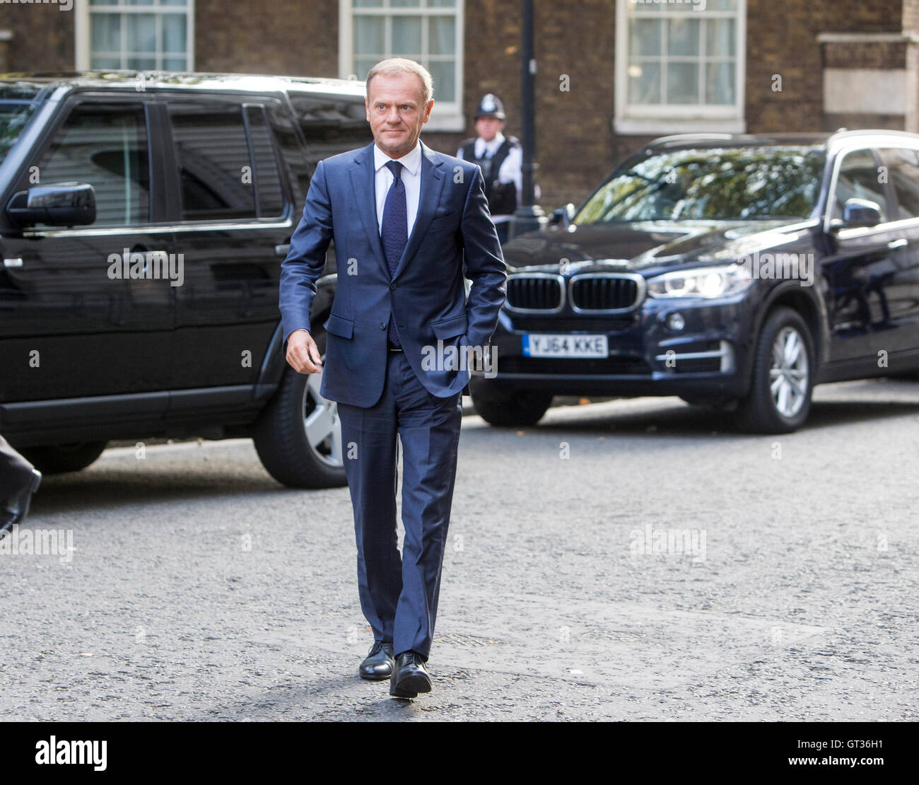 Donald Tusk, Präsident des Europäischen Rates seit 1. Dezember 2014, kommt in 10 Downing Street, Gespräche mit Theresa May haben Stockfoto