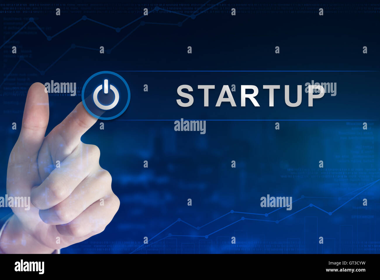 Doppelbelichtung Business hand klicken Sie auf Start-Schaltfläche mit unscharfen Hintergrund Stockfoto