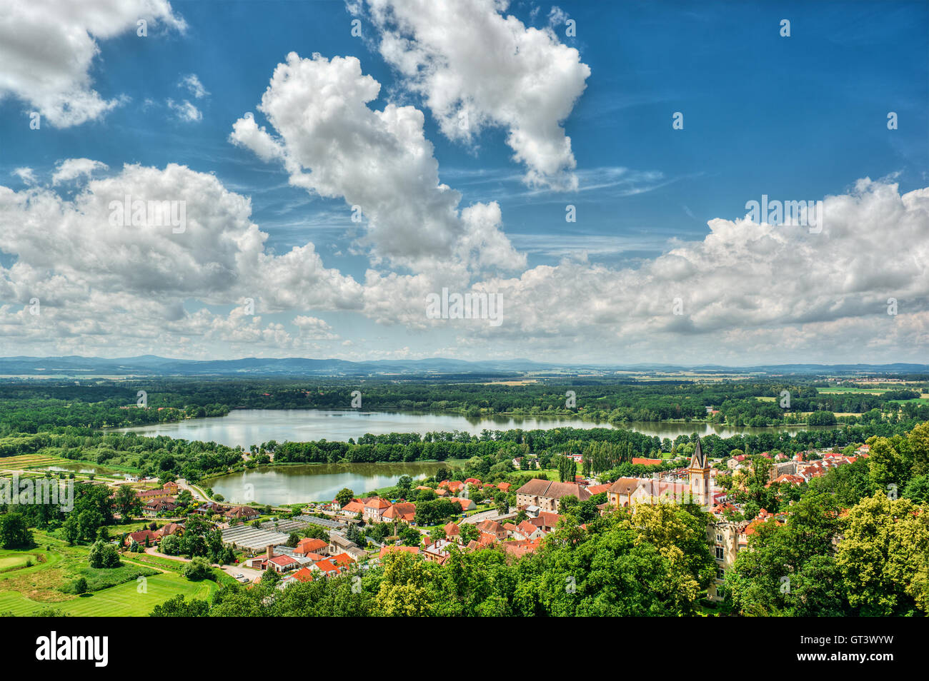 Juli 2016, Dorf Hluboká (Tschechische Republik), HDR-Technik Stockfoto
