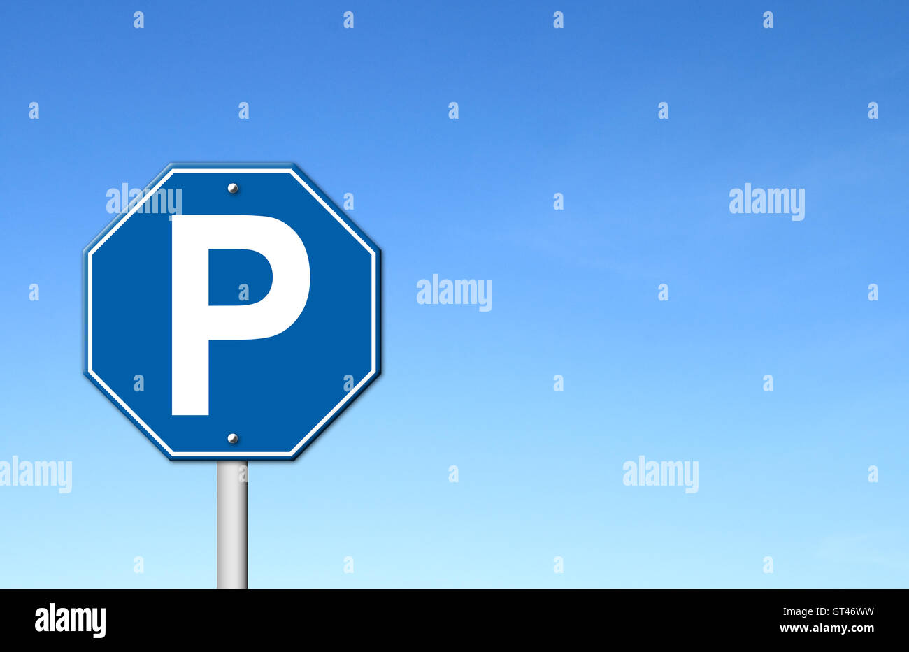 Sechseck Parkplatz Schild mit blauem Himmel Stockfoto