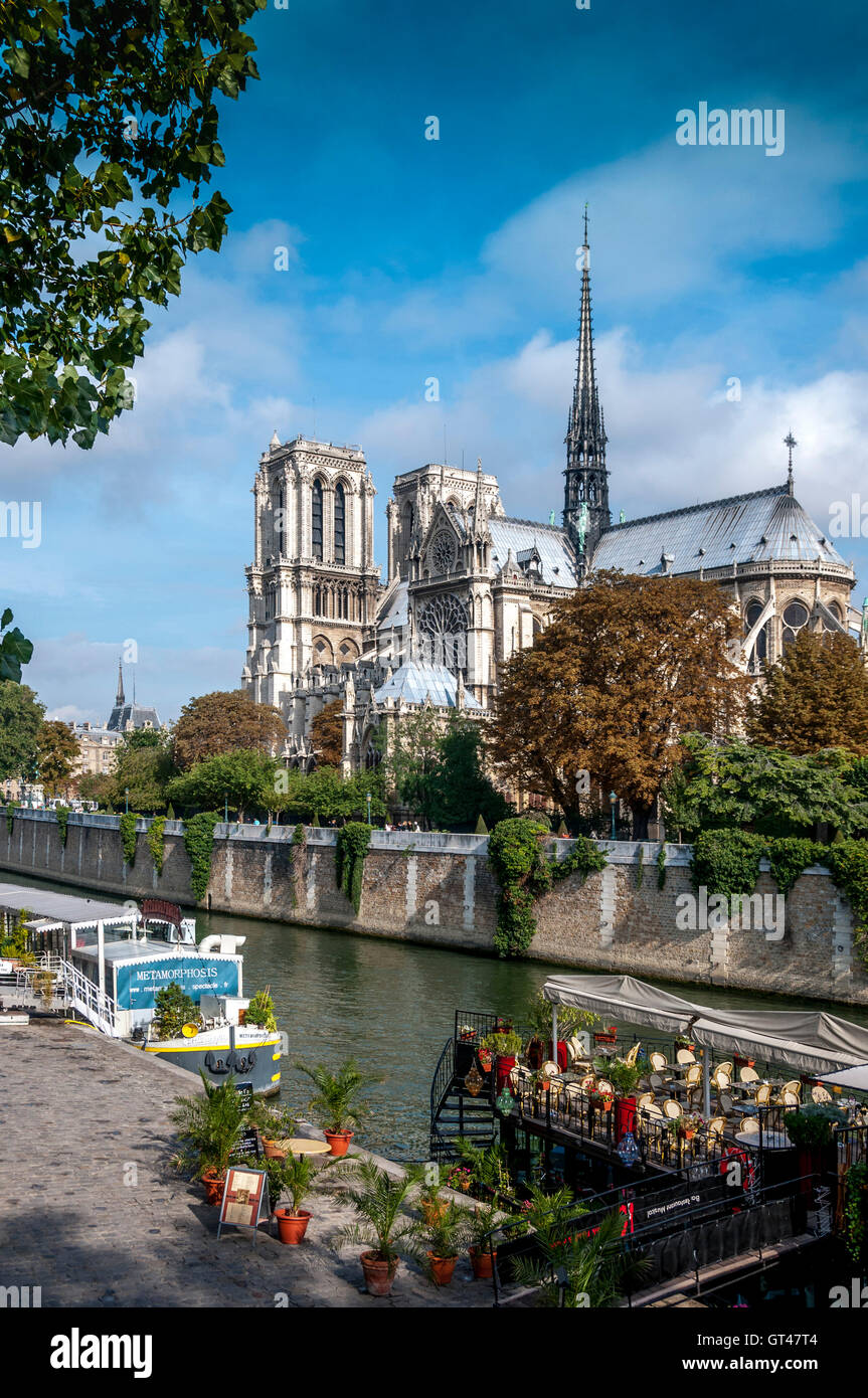 Paris (75) 5e Bearb. Quai de Montebello, Ufer, Kathedrale Notre-Dame de Paris. Frankreich Stockfoto