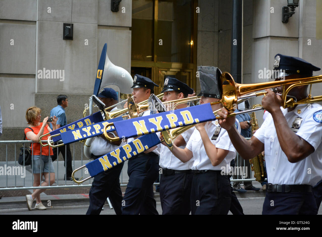 Manhattan, New York, USA. 8. Sep, 2016.  NYPD führte Parade in Lower Manhattan zum Jahrestag der 9/11 Anschläge auf das World Trade Center. Bildnachweis: Christopher Penler/Alamy Live-Nachrichten Stockfoto