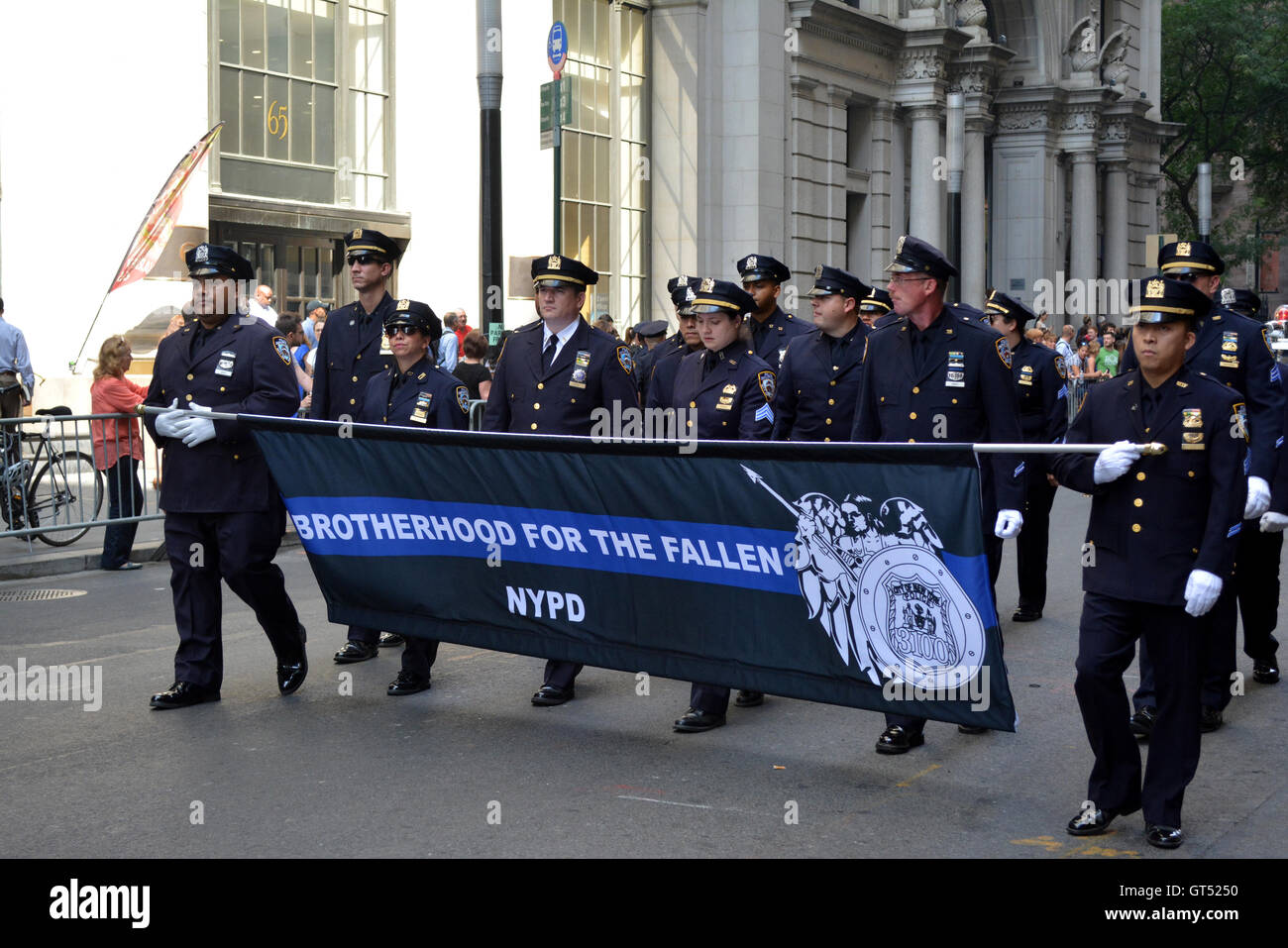 Manhattan, New York, USA. 8. Sep, 2016. NYPD geführt Prozession in Lower Manhattan zum Jahrestag von 9/11 Terroranschläge auf das World Trade Center. Bildnachweis: Christopher Penler/Alamy Live-Nachrichten Stockfoto