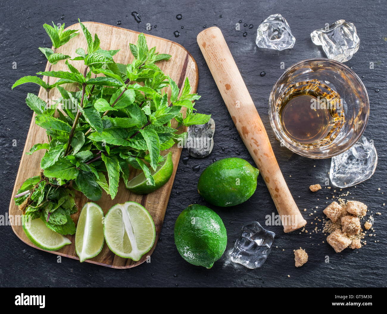 Mojito cocktail Zutaten. Ansicht von oben. Stockfoto