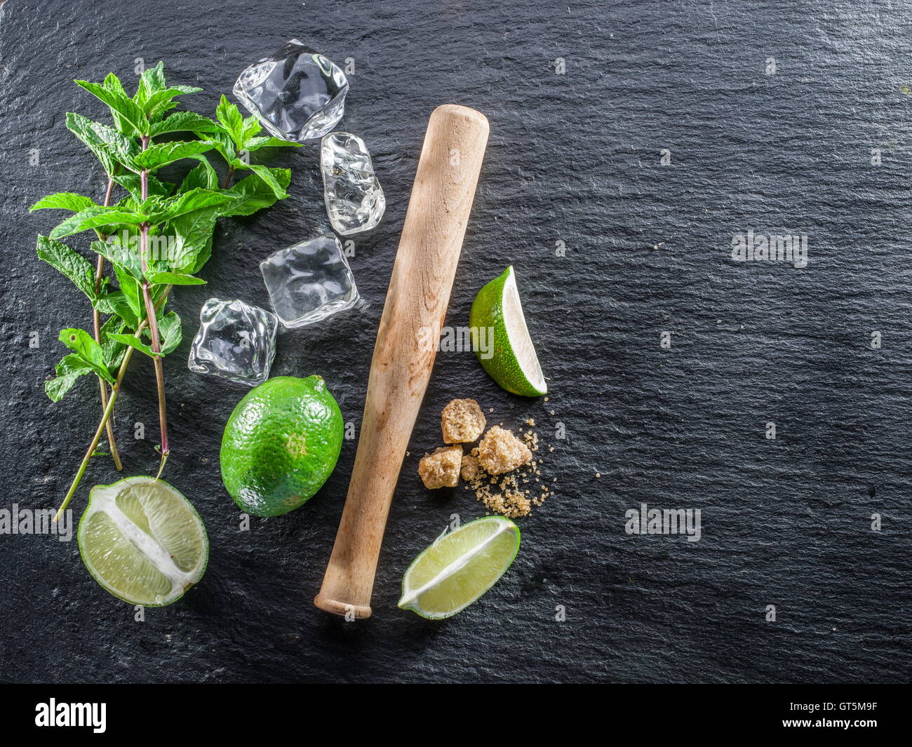 Mojito cocktail Zutaten. Ansicht von oben. Stockfoto