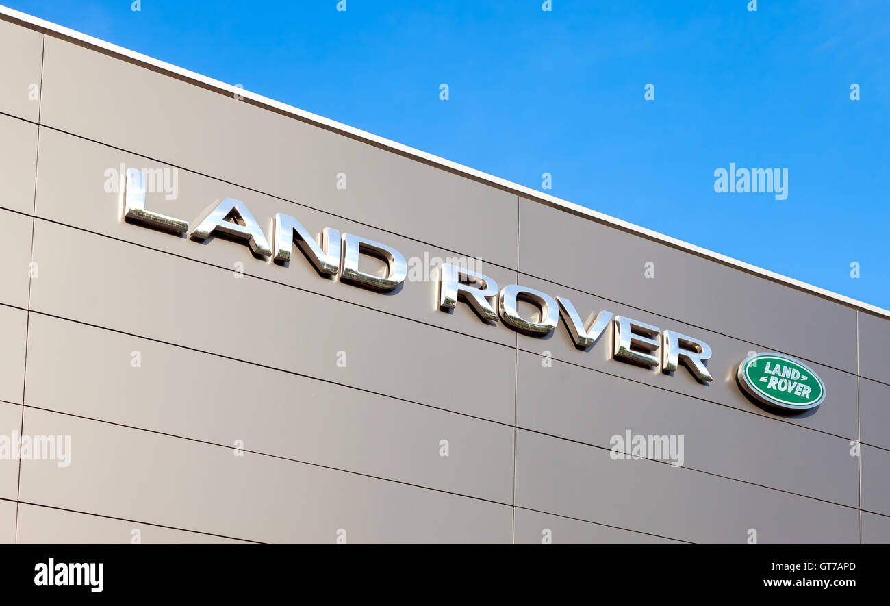 Land Rover Autohaus Zeichen. Land Rover ist eine Marke des britischen Automobilherstellers Jaguar Land Rover Stockfoto