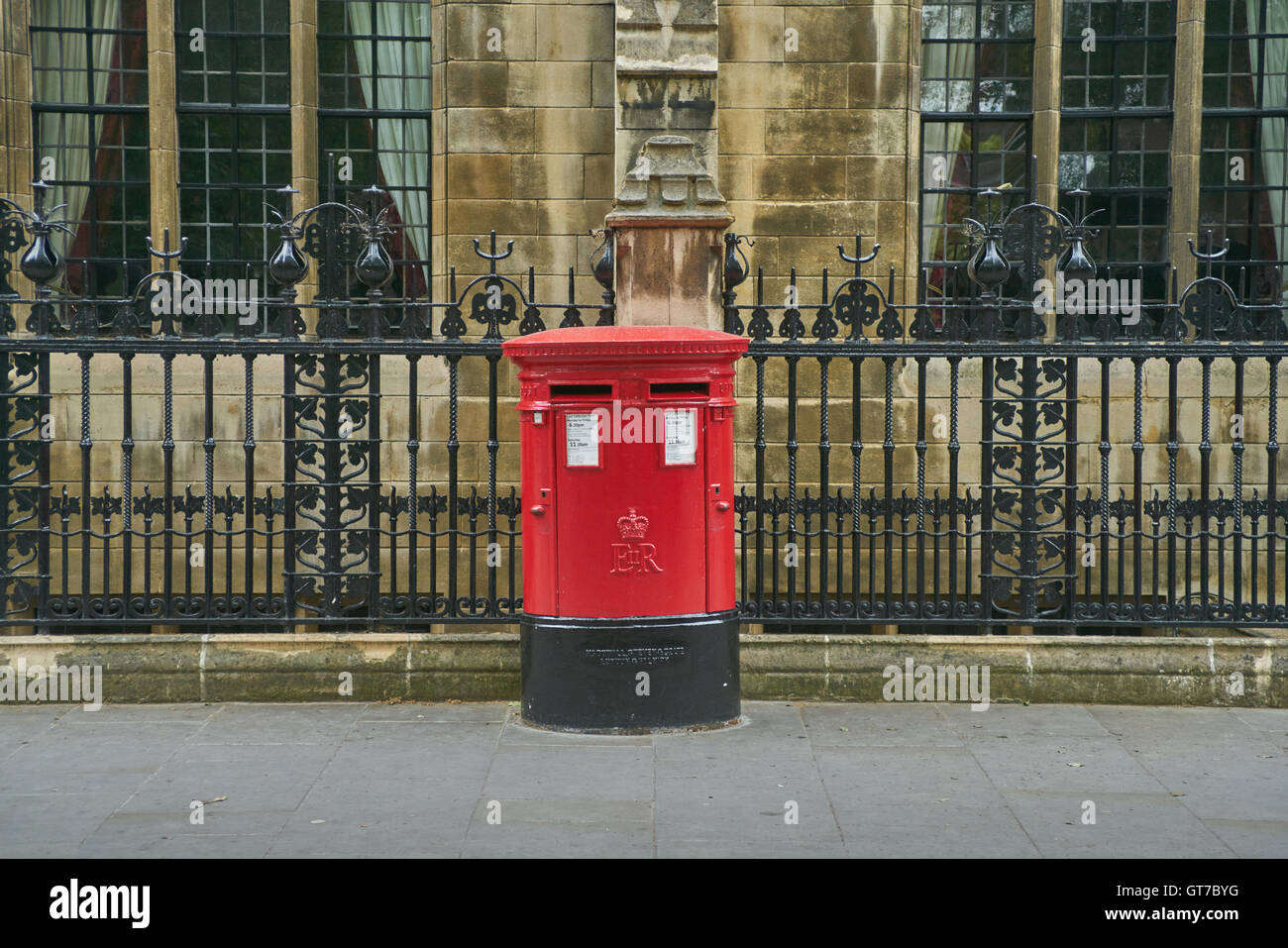 Roten Briefkasten, London.   Royal Mail-Postfach Stockfoto