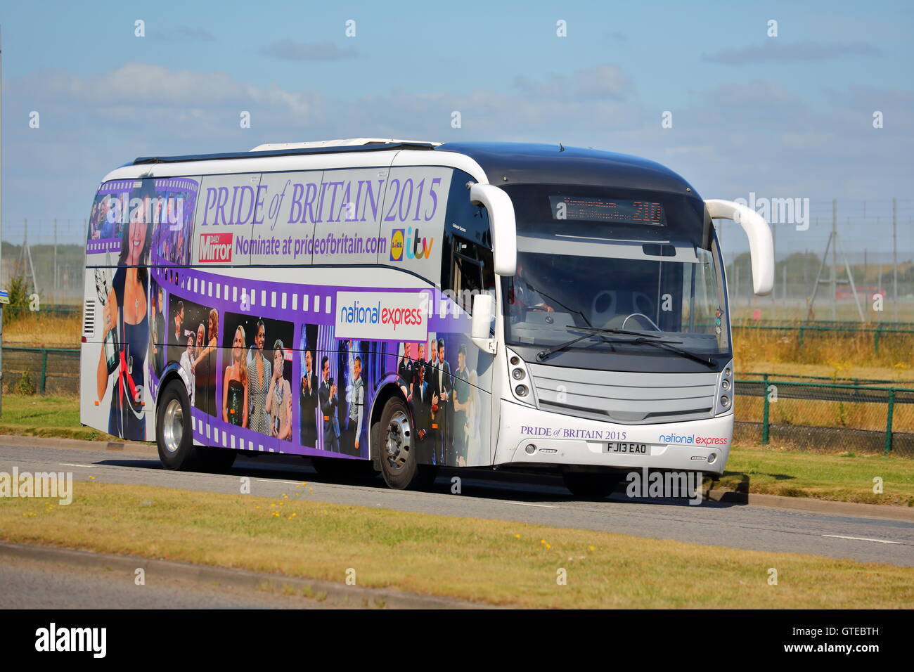 National Express stolz von Großbritannien 2015-Bus in der Nähe von Heathrow Airport Stockfoto