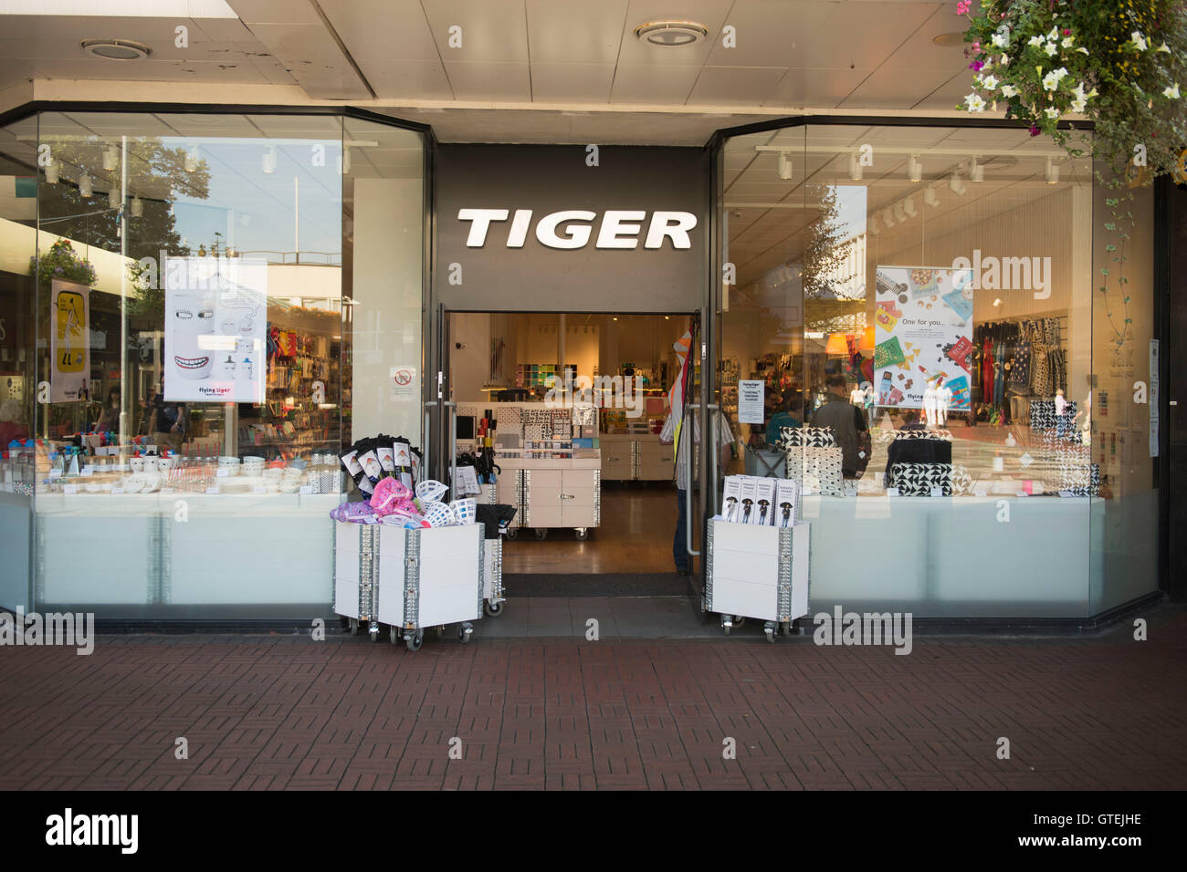 Tiger speichern äußere Zeichen Logo in Cwmbran, South Wales. Stockfoto