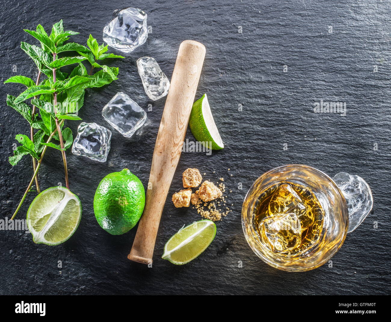 Mojito cocktail Zutaten. Ansicht von oben. Stockfoto