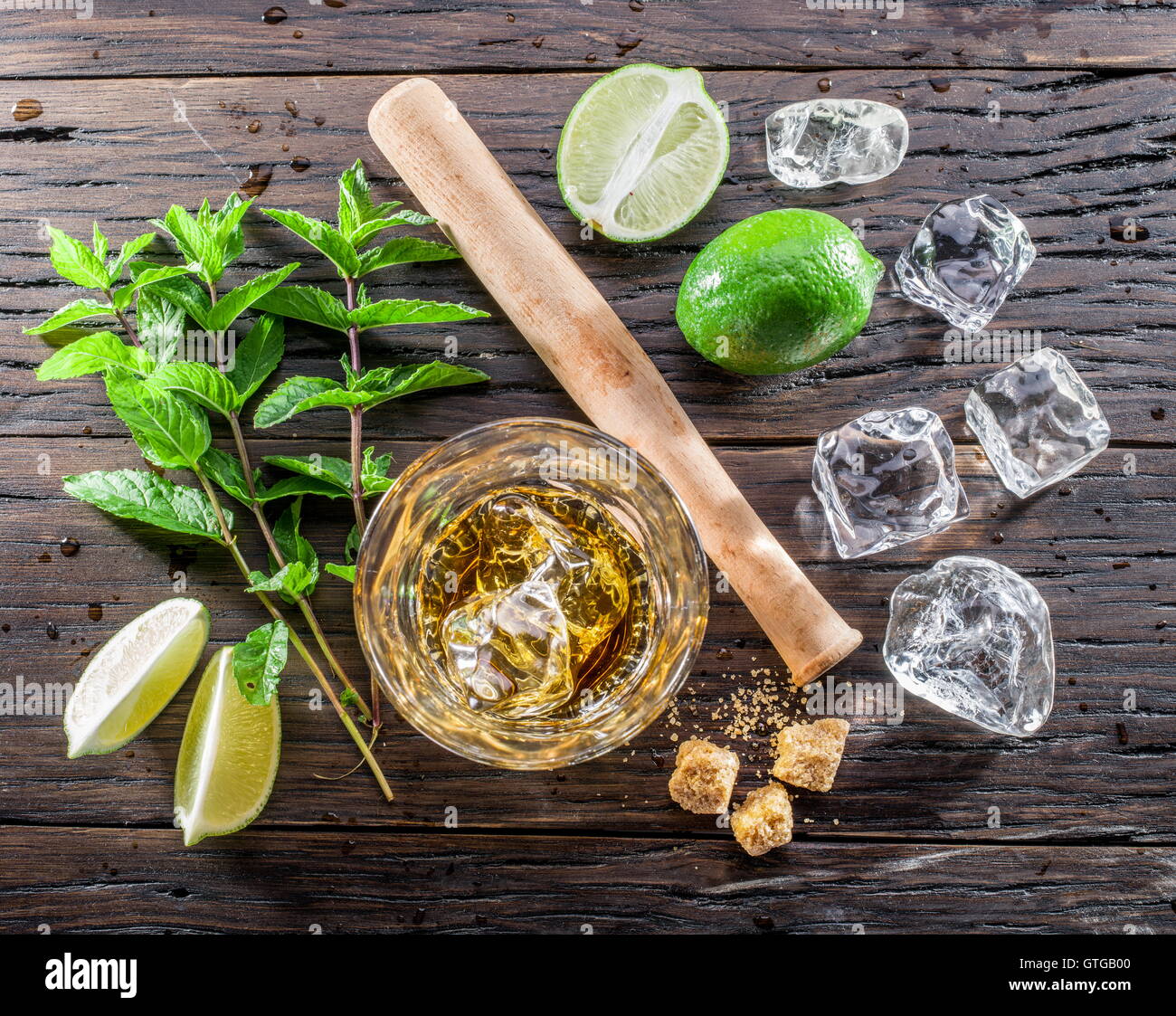 Mojito cocktail Zutaten. Ansicht von oben. Stockfoto