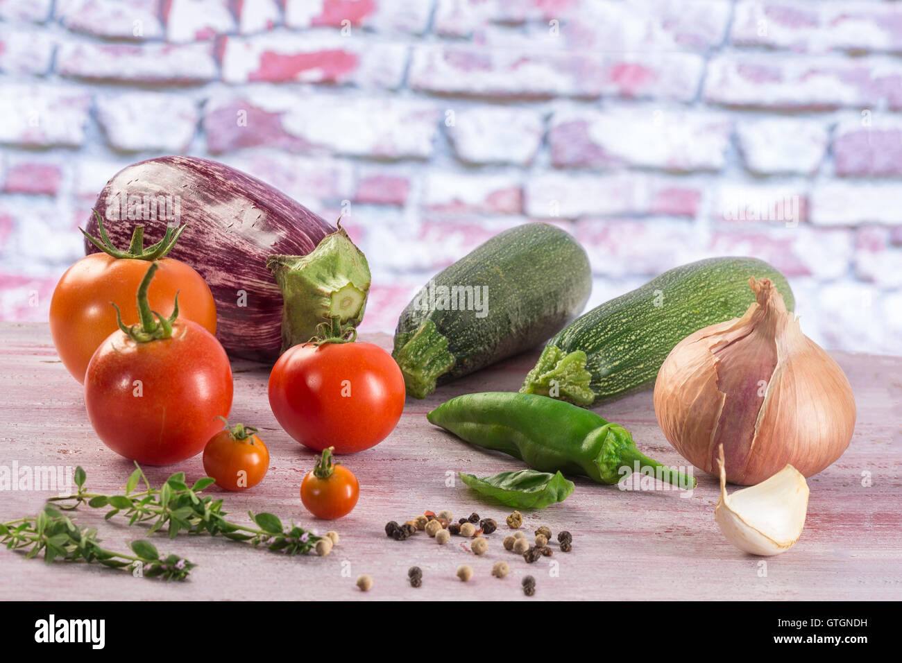Frische Gemüse Zutaten für Ratatouille mediterranes Rezept Stockfoto