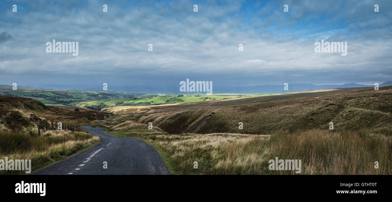 Tatham fiel Straße zwischen Yorkshire, Lancashire über Bowland Fells, UK. Stockfoto