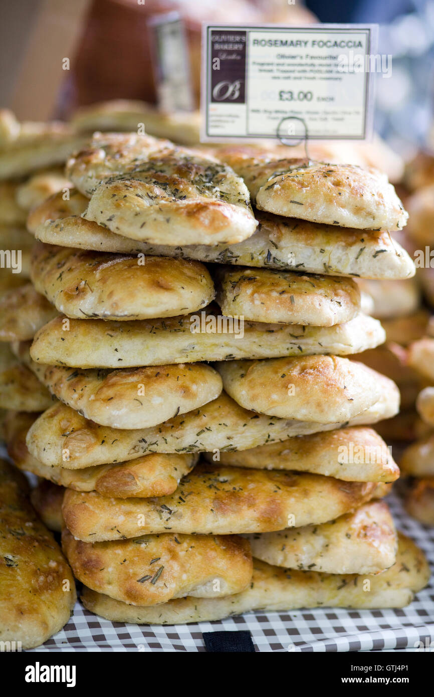 Rosemary Focaccia zum Verkauf auf einem Marktstand Stockfoto