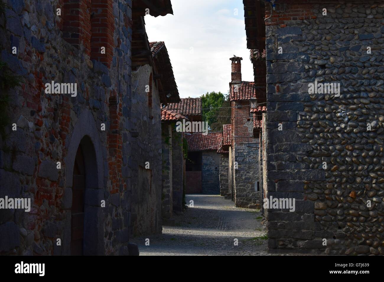 Ländliche und alten mittelalterlichen Dorf. Piemont, Italien. Marco Imazio © Stockfoto