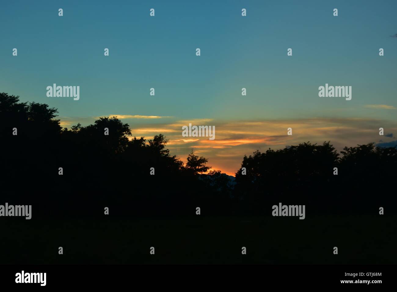 Schönsten und wunderschönen Sonnenuntergang, Morgen- und Abenddämmerung auf Turin, Piemont, Italien. Marco Imazio © Stockfoto