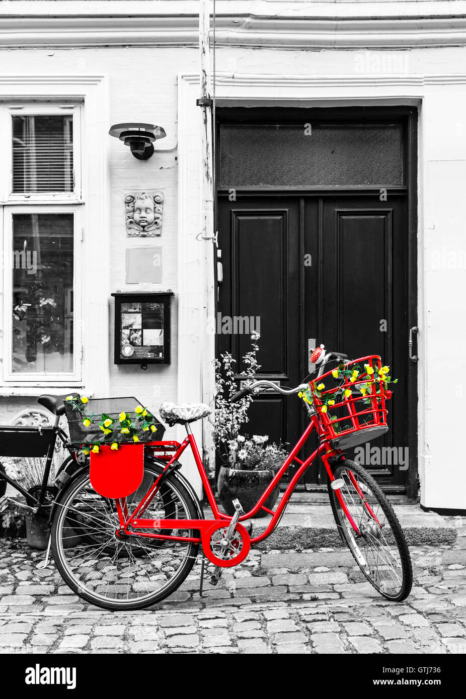fahrrad rot schwarz weiß mit korb