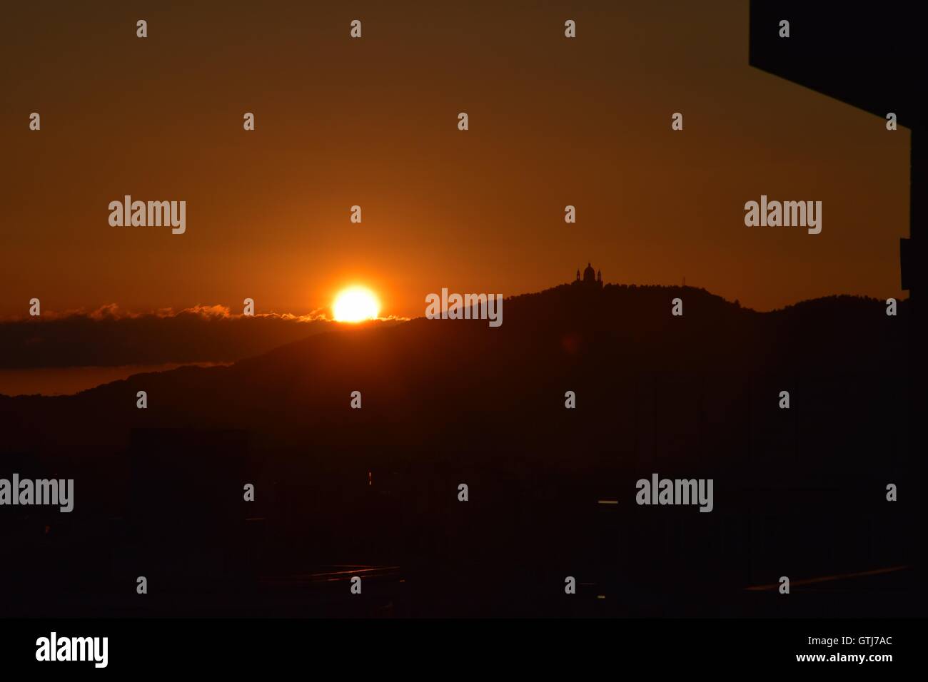 Schönsten und wunderschönen Sonnenuntergang, Morgen- und Abenddämmerung auf Turin, Piemont, Italien. Marco Imazio © Stockfoto