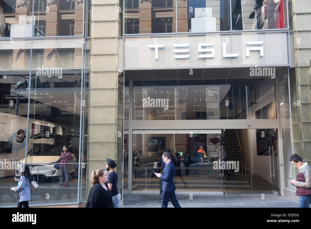 Tesla-Autohaus in Stadtzentrum von Martin Place, Sydney, New-South.Wales, Australien Stockfoto