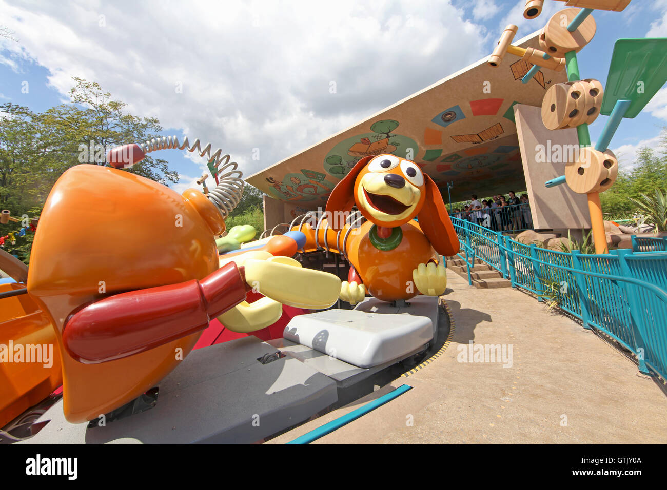 Marne-La-Vallée, Frankreich. 1. Juli 2011. Slinky Dog Zigzag Spin, Toy Story Playland, Walt Disney Studios Park, Disneyland Paris Stockfoto