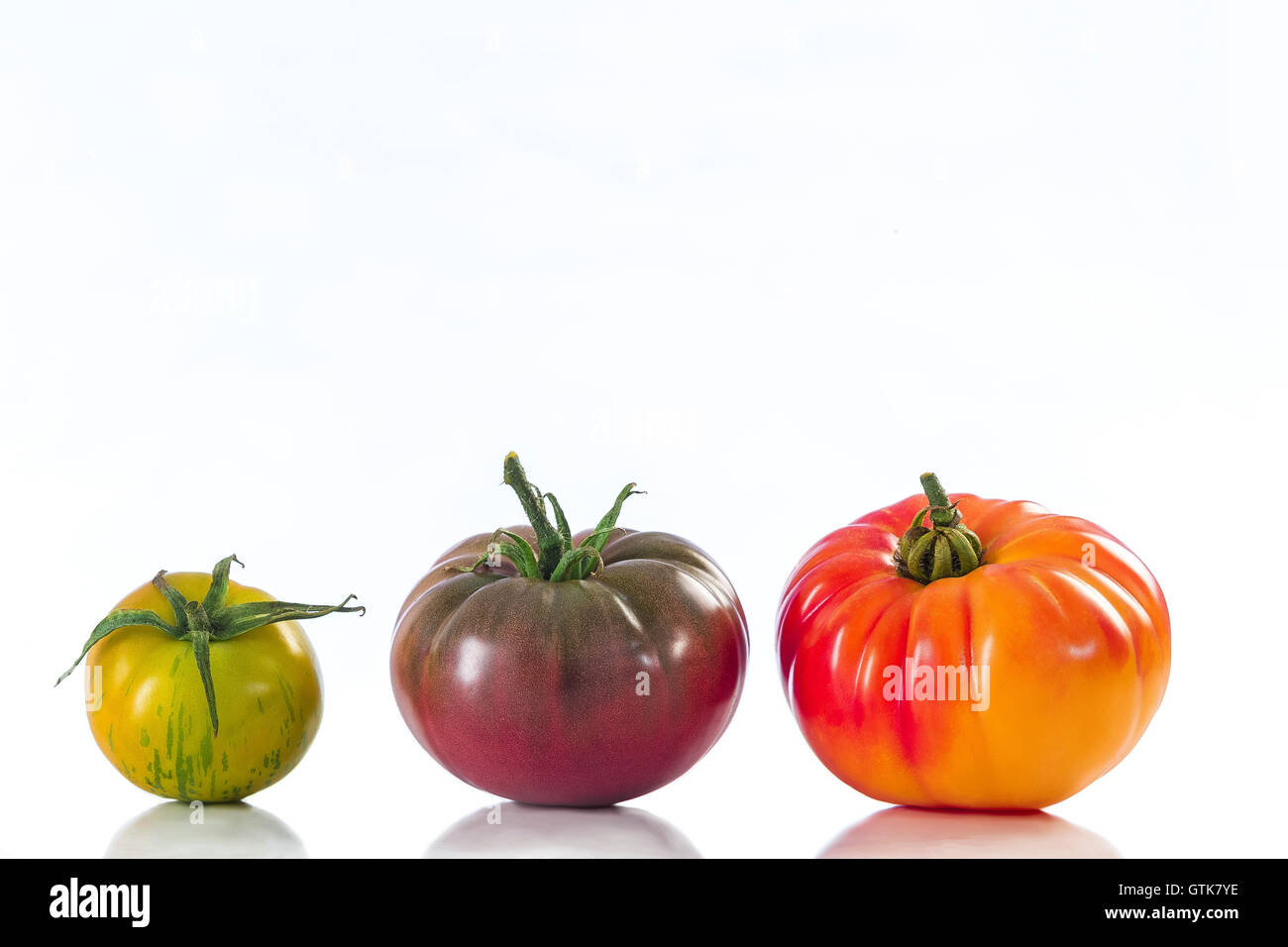 verschiedene alte Sorte Tomaten isoliert auf weiss Stockfoto