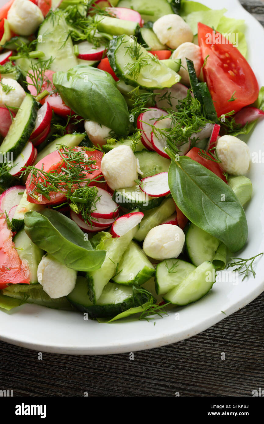 Salat mit Gurke und Tomate, Essen Stockfoto