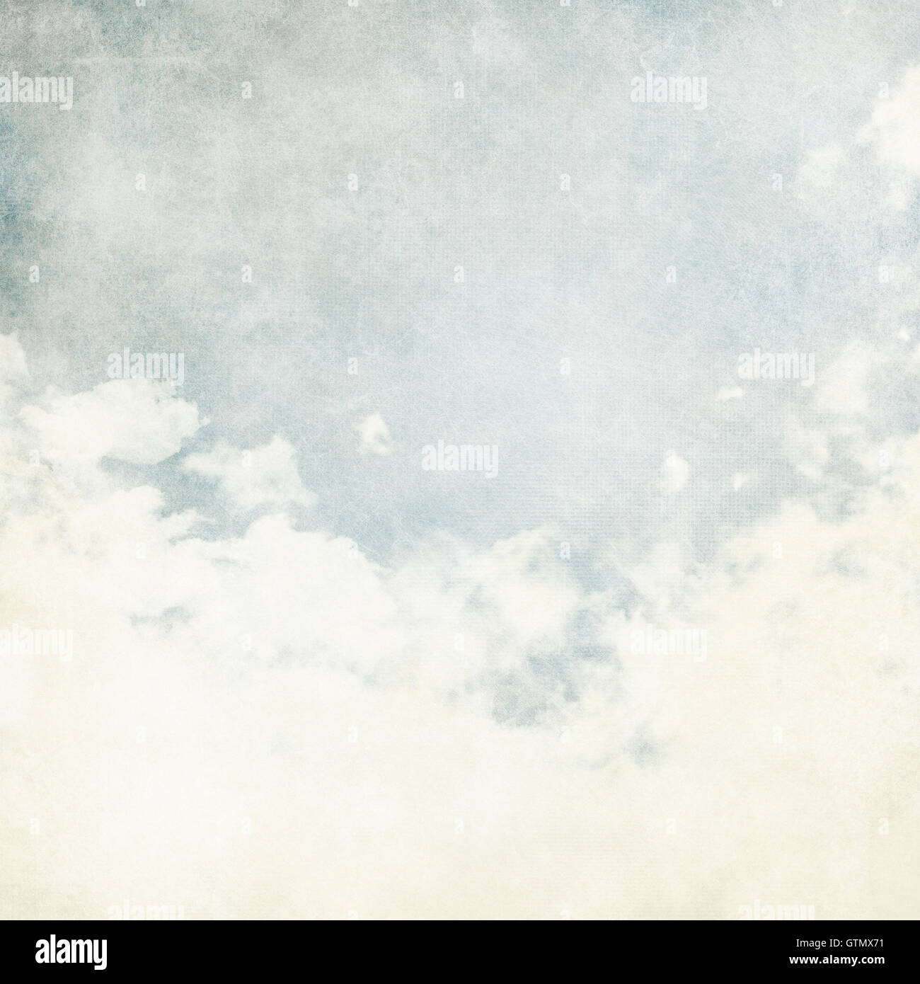 Wasserfarbe wie Wolke auf alten Papier Textur Hintergrund Stockfoto