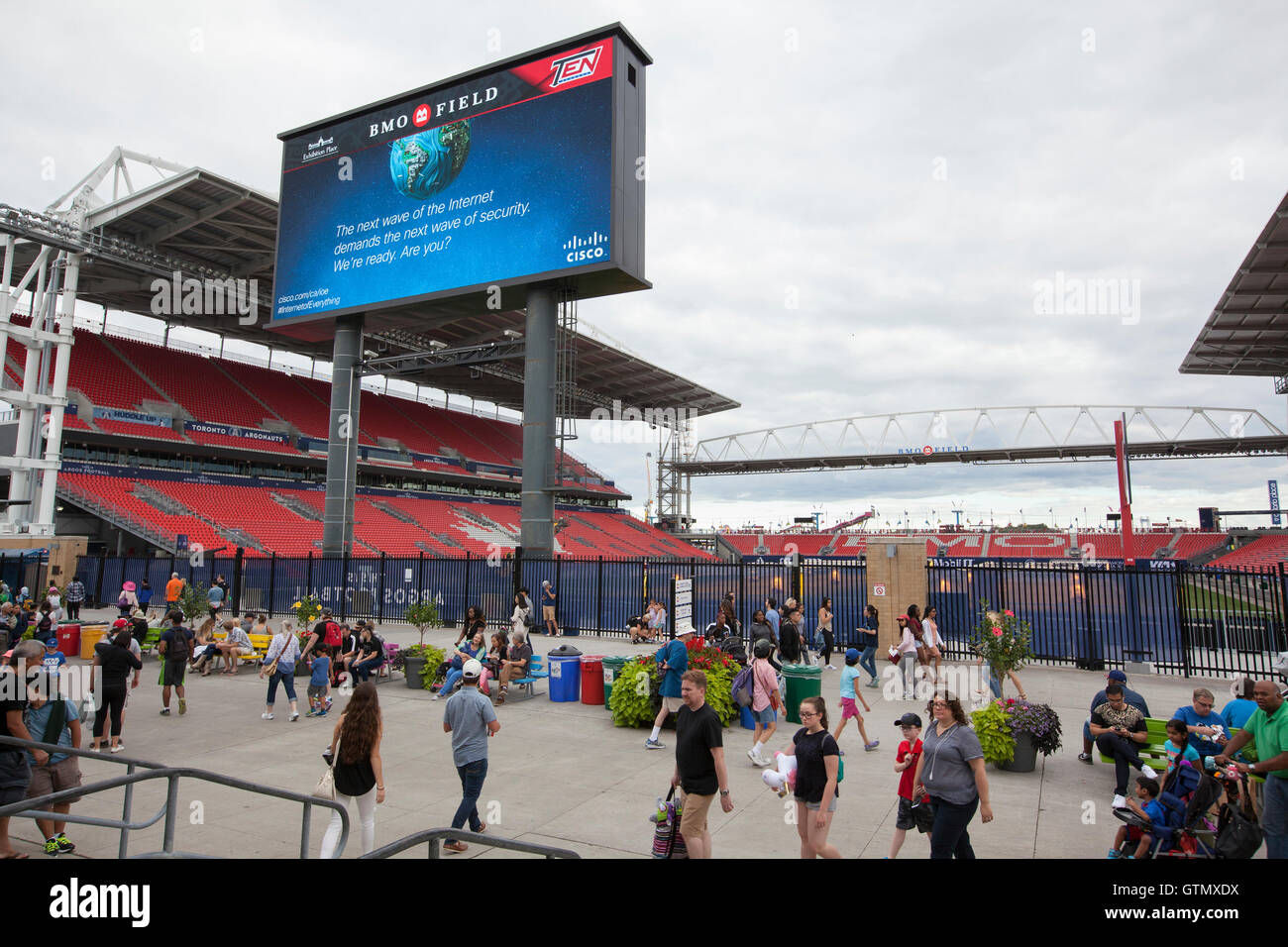 TORONTO - 1. September 2016: BMO Field in Toronto Eingang. Die Open-Air-Struktur bietet mehr als 21.000 Zuschauern Platz. Stockfoto