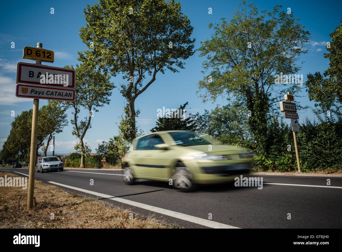 Perpignan, Languedoc-Roussillon, Frankreich. 10. September 2016.  Einige Gemeinden hinzugefügt "Pays Catalan" (katalanische Land) ihre Ortstafel, die Änderung der Namen ihrer Region Languedoc-Roussillon (mit benachbarten Midi-Pyrenees), in "Okzitanien" durch eine Konsolidierung der Regionen Frankreichs zu protestieren. Bildnachweis: Matthias Oesterle/ZUMA Draht/Alamy Live-Nachrichten Stockfoto