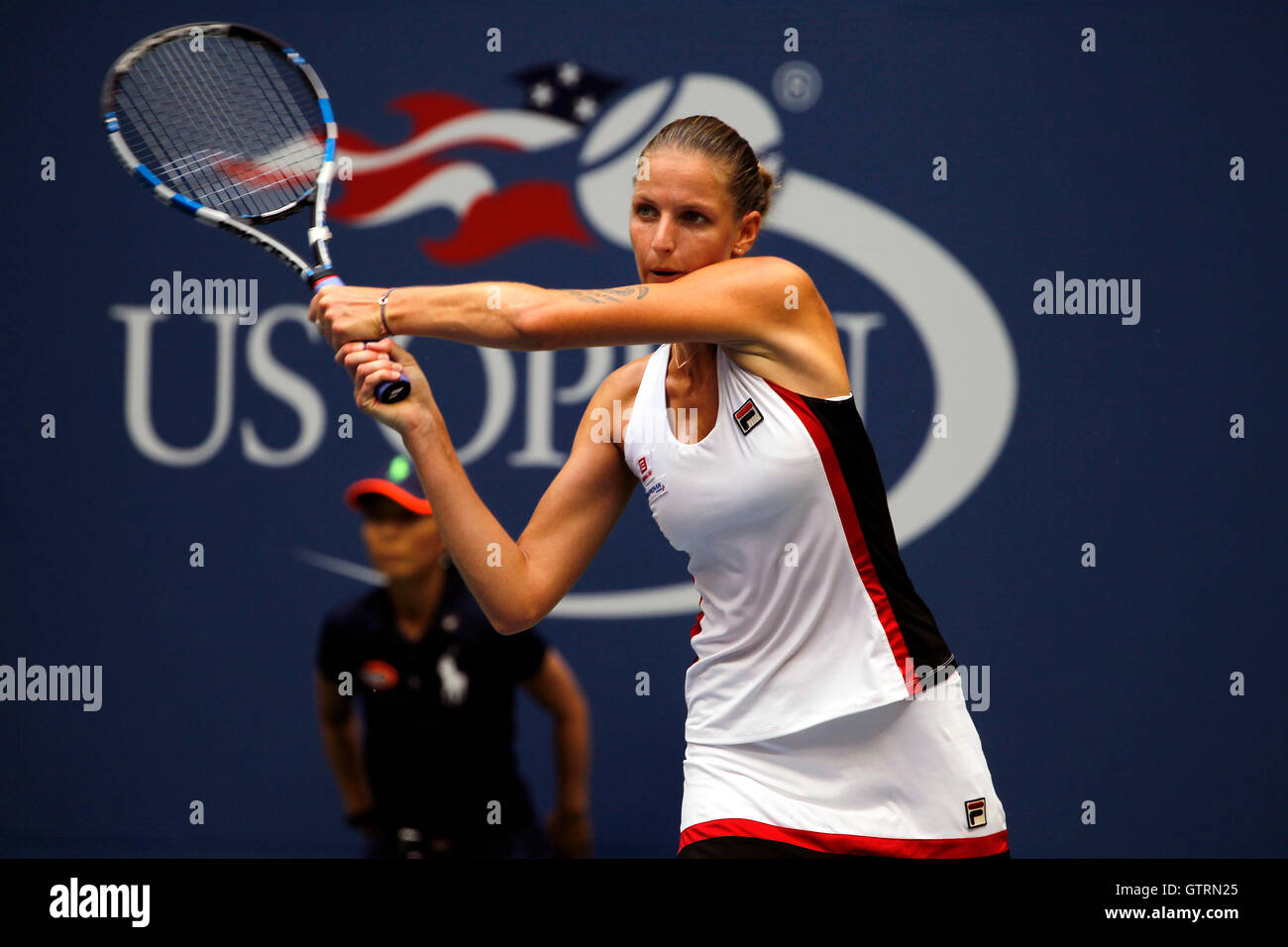 New York, USA. 10. September 2016. Karolina Pliskova der Tschechischen Republik im Kampf gegen Angelique Kerber Deutschlands während der Endrunde der Vereinigten Staaten Open Tennis Championships in Flushing Meadows, New York am Samstag, den 10. September.  Kerber, gewann das Match und ihre erste US Open-Titel in drei setzt Credit: Adam Stoltman/Alamy Live News Stockfoto