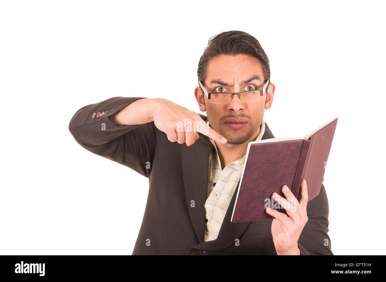 wütende Lehrer halten Schulbuch Stockfoto