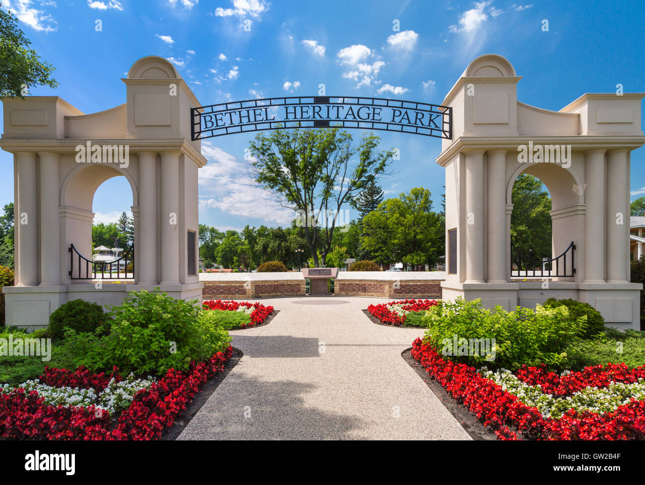 Die Bethel-Erbe-Park mit Blumen in Winkler, Manitoba, Kanada. Stockfoto
