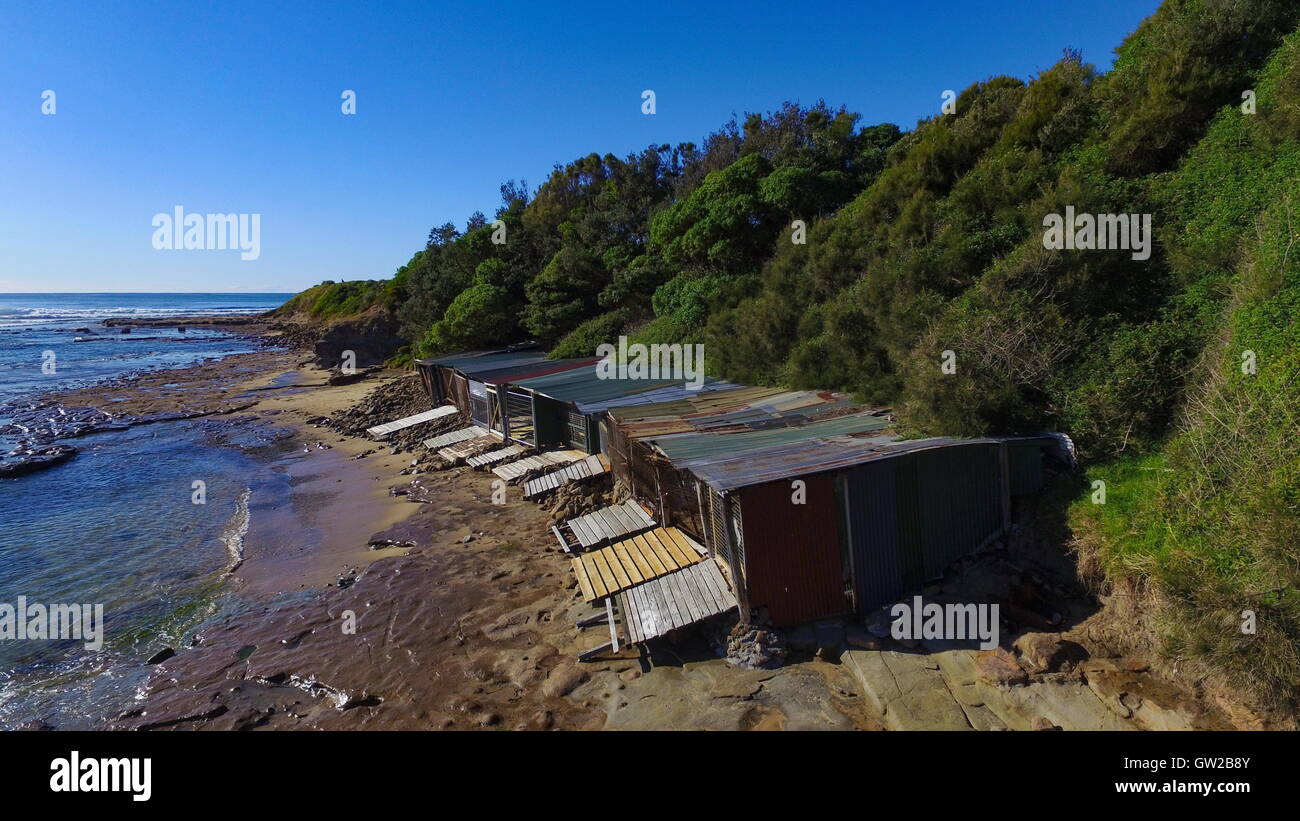 Die bunten und lokal berühmte Boatsheds in Sandon Point, Bulli - New South Wales, Australien. Stockfoto