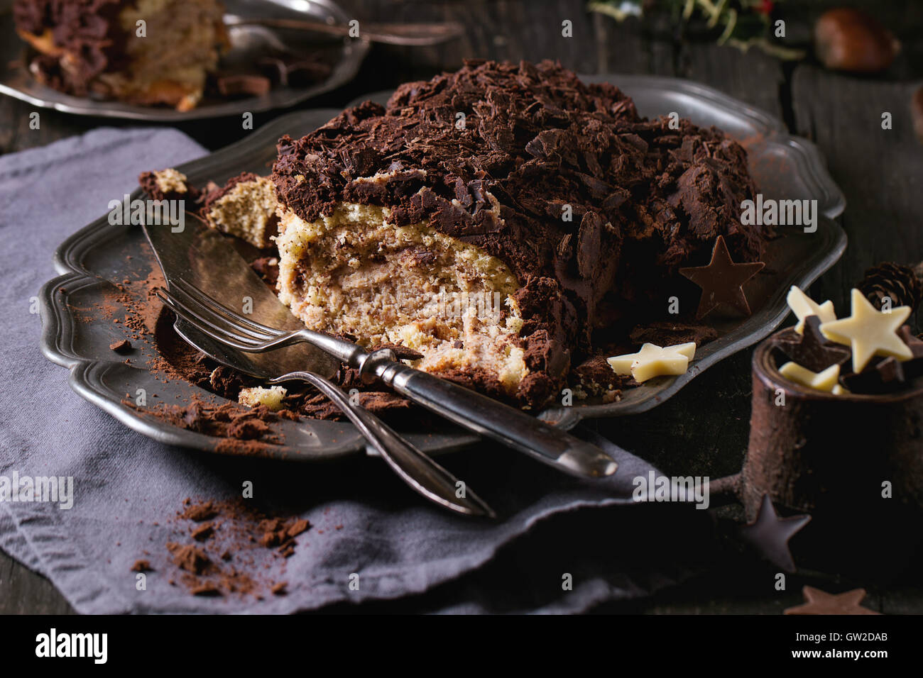 In Scheiben geschnittene Weihnachten Schokolade Yule log Stockfoto