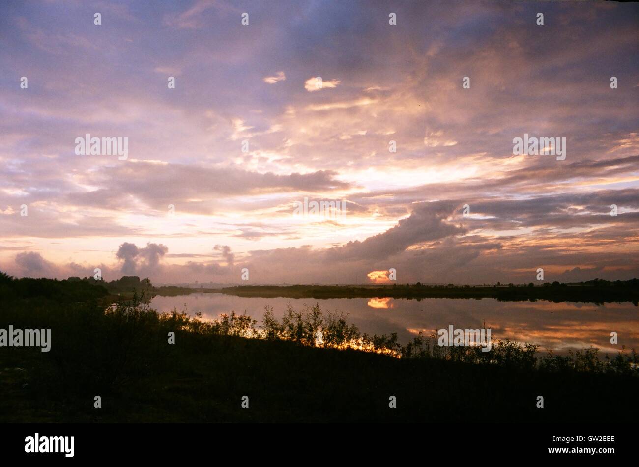 Wunderschöne Landschaft mit malerischen Wolken am Himmel Stockfoto
