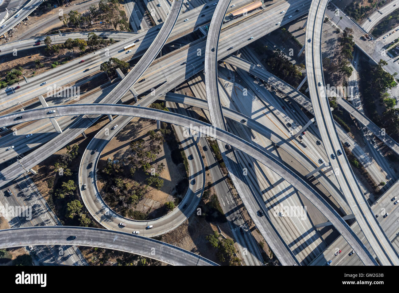 Los Angeles Harbor und Jahrhundert Autobahnen interchange Rampen und Brücken Antenne. Stockfoto