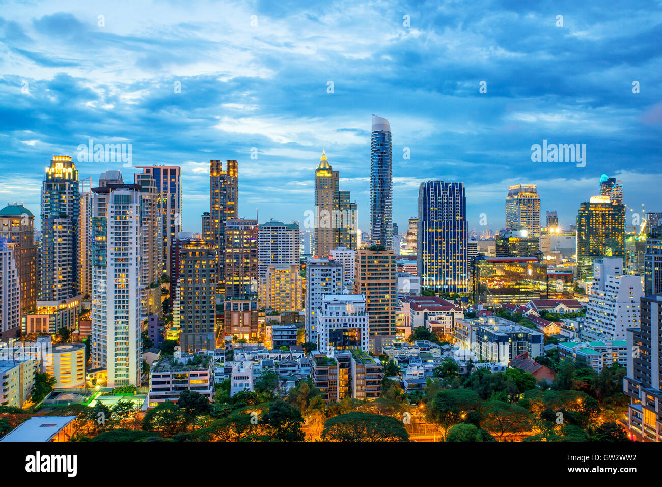 Bangkok Stadt Wolkenkratzer und Bangkok Skyline bei Nacht in Bangkok, Thailand Stockfoto