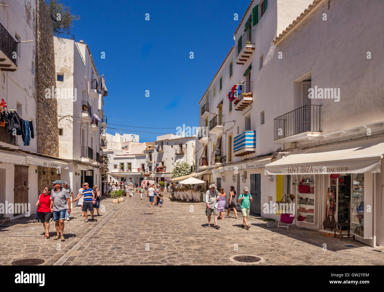 Einkaufen in der Altstadt von Ibiza, Spanien. Stockfoto