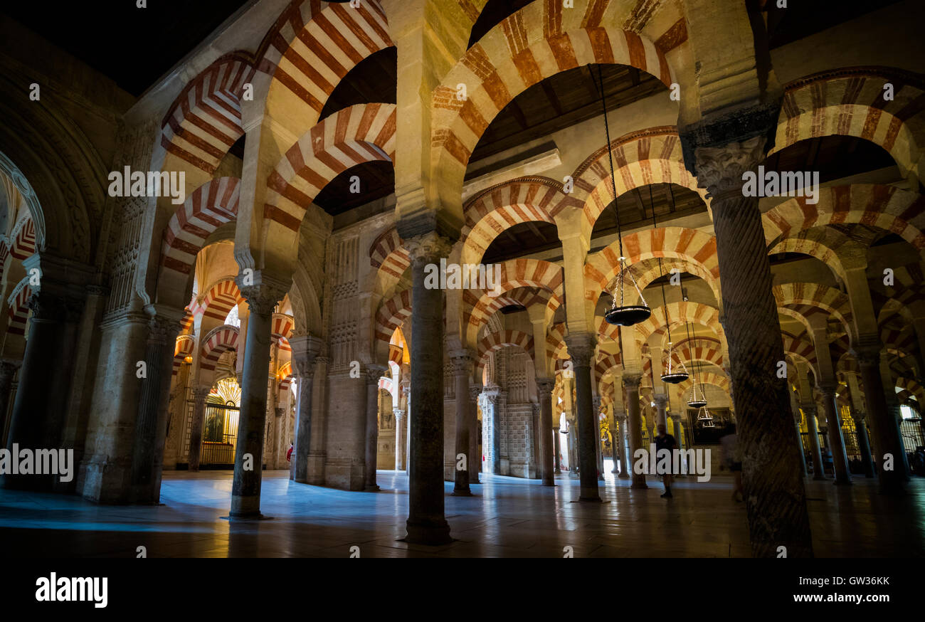 Cordoba, Provinz Córdoba, Andalusien, Südspanien.  Innere des La Mezquita, die große Moschee. Stockfoto