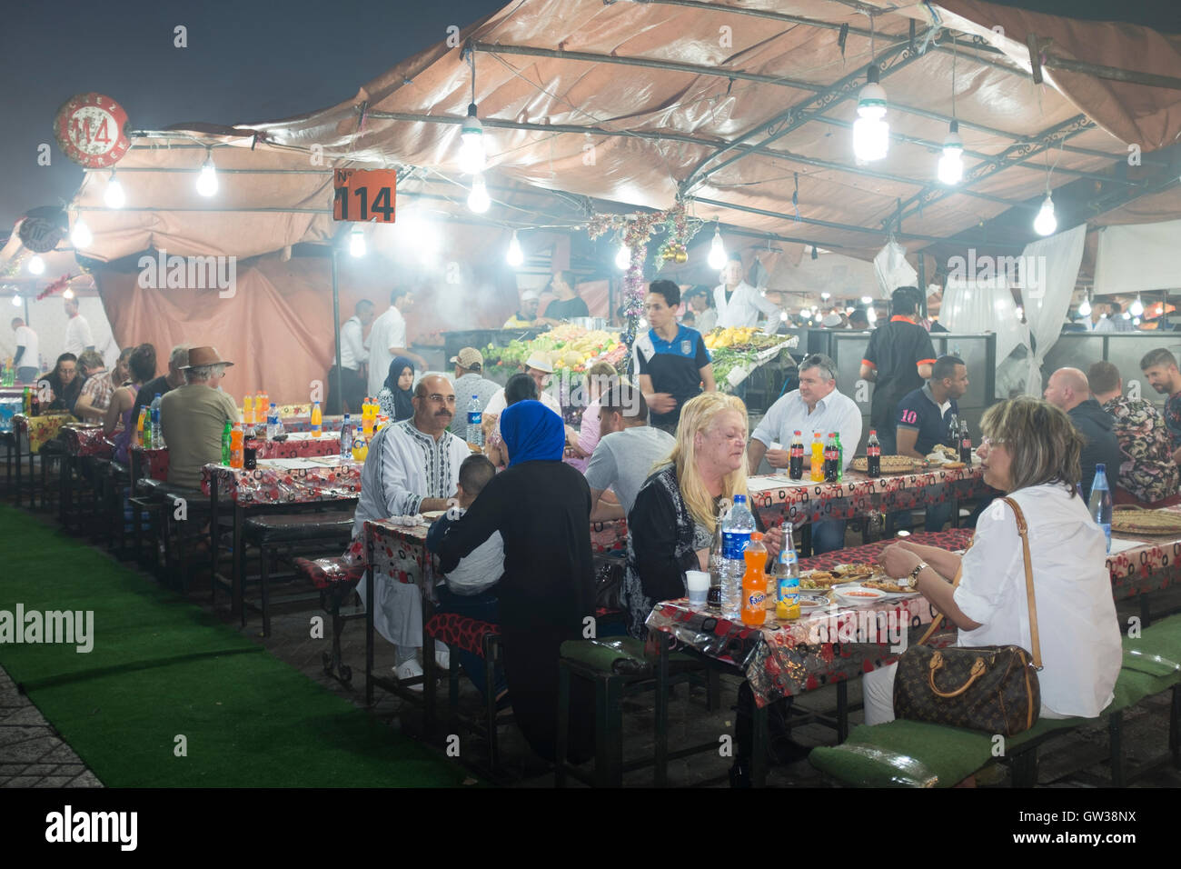 [Straßenmarkt Restaurant] Platz Jamaa el Fna Stockfoto