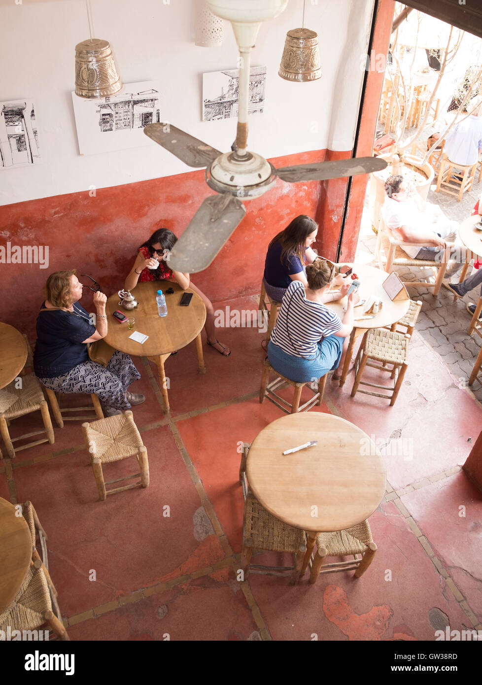 Platz Jamaa el Fna [Café Des Épices] Stockfoto