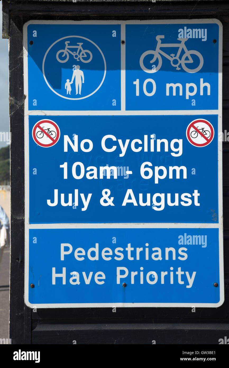 Do es Promenade und nicht für Radfahrer auf Branksome Chine, Poole, Dorset. Stockfoto