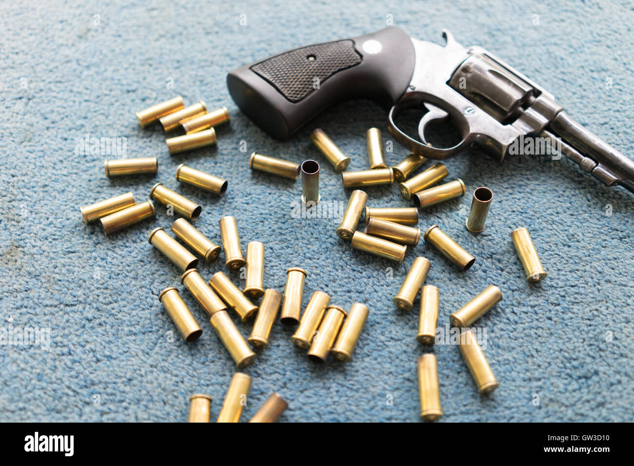 alten Revolver Pistole mit vielen Kugel Schale Stockfoto