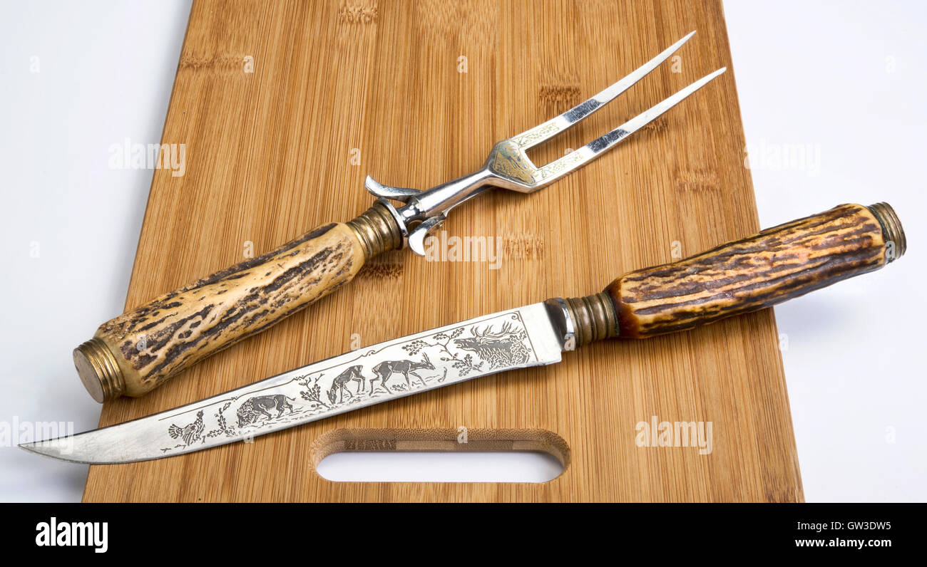 Antike Hirschhorn Schnitzmesser und Gabel einstellen. Stockfoto
