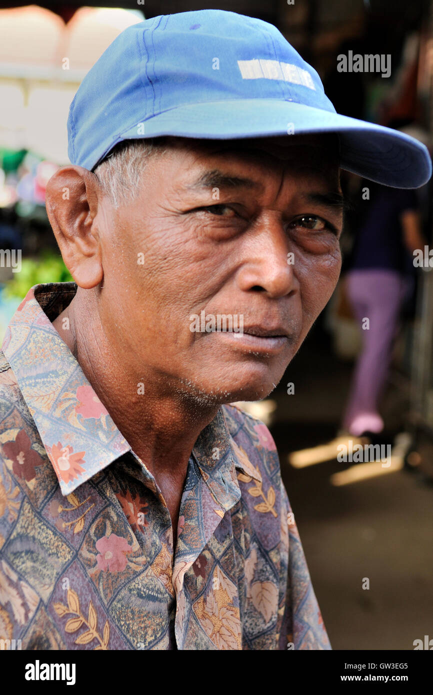 Kompong Thom, Markt - männliche Krämer Stockfoto