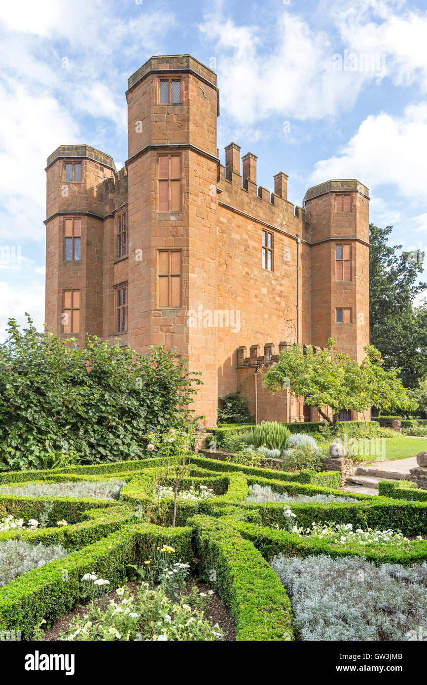 Leicesters Torhaus gebaut in der Nachricht und dem Eingang zur Kenilworth Castle, Kenilworth, Warwickshire, England, UK Stockfoto