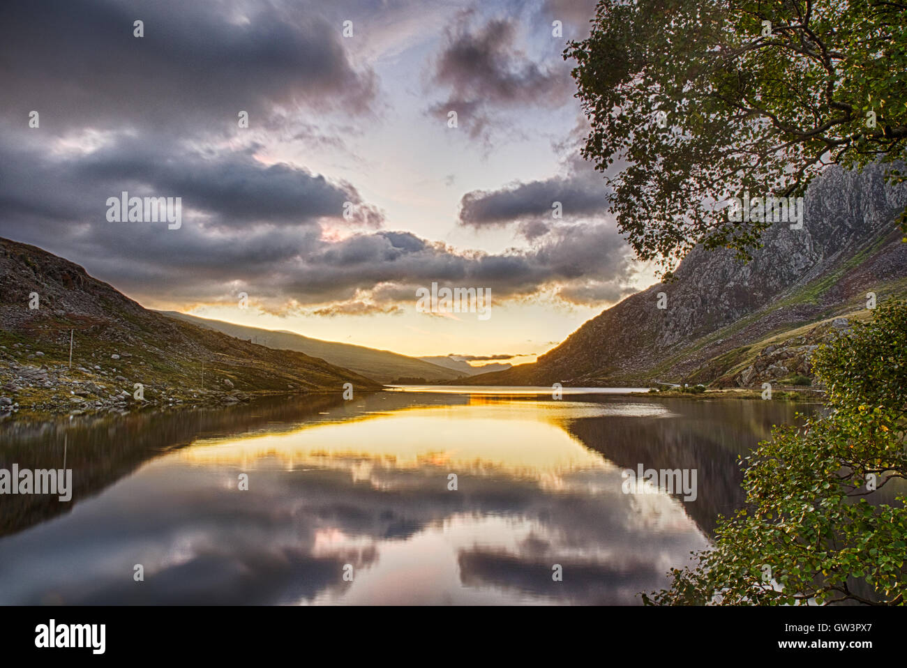 Llyn Ogwen See im Norden von Wales bei Sonnenaufgang Stockfoto